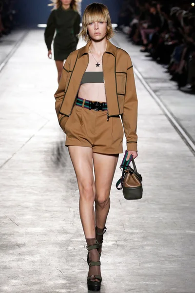 Look 5